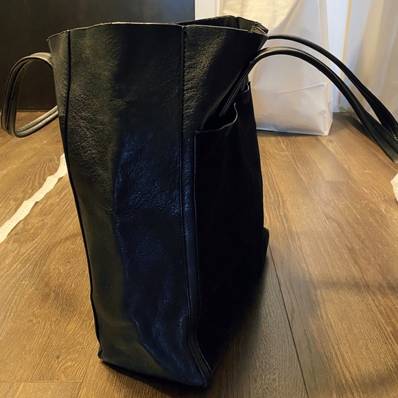 Black tote bag | Genuine leather | Suede pocket | Simons - Picture 3 of 4